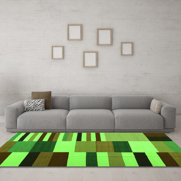 Machine Washable Abstract Green Contemporary Area Rugs in a Living Room,, wshcon1692grn