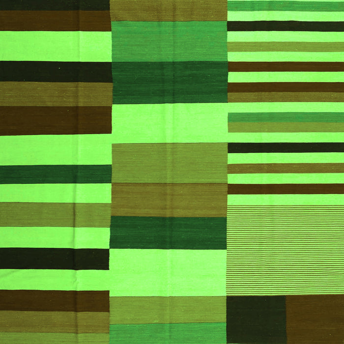 Round Machine Washable Abstract Green Contemporary Area Rugs, wshcon1692grn