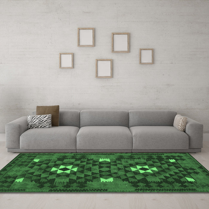 Machine Washable Oriental Emerald Green Traditional Area Rugs in a Living Room,, wshcon1694emgrn