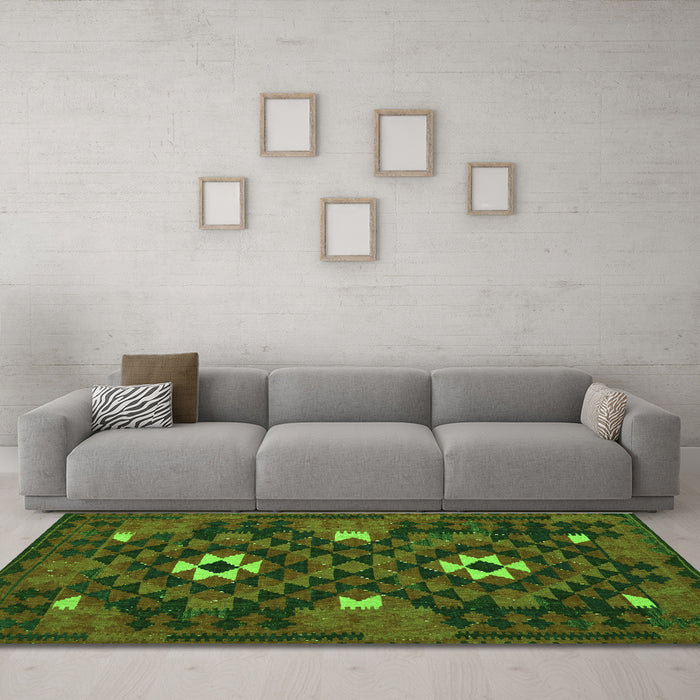 Machine Washable Oriental Green Traditional Area Rugs in a Living Room,, wshcon1694grn