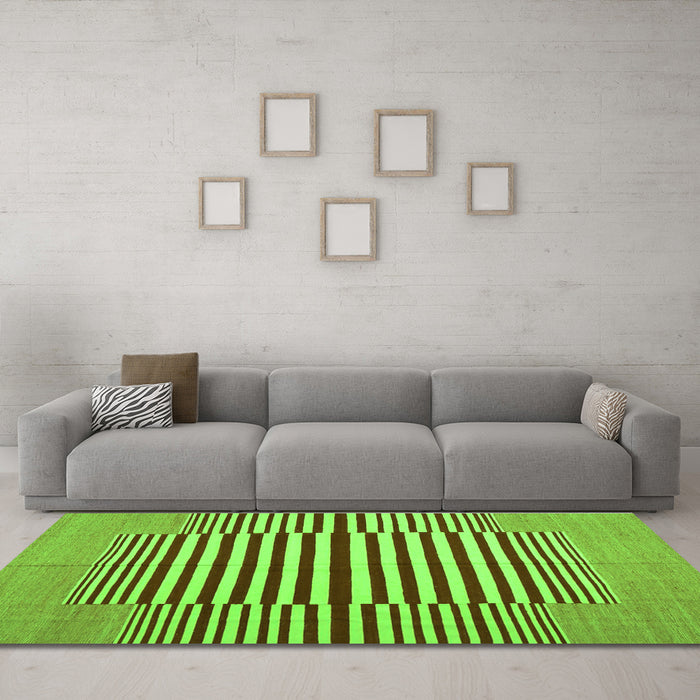 Machine Washable Abstract Green Contemporary Area Rugs in a Living Room,, wshcon1695grn