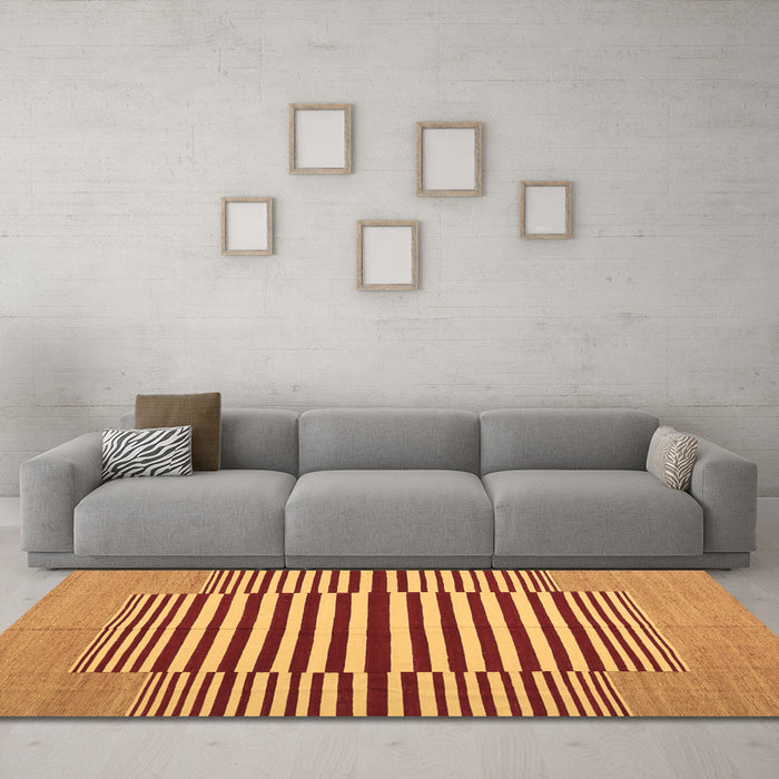 Machine Washable Abstract Brown Contemporary Rug in a Living Room,, wshcon1695brn