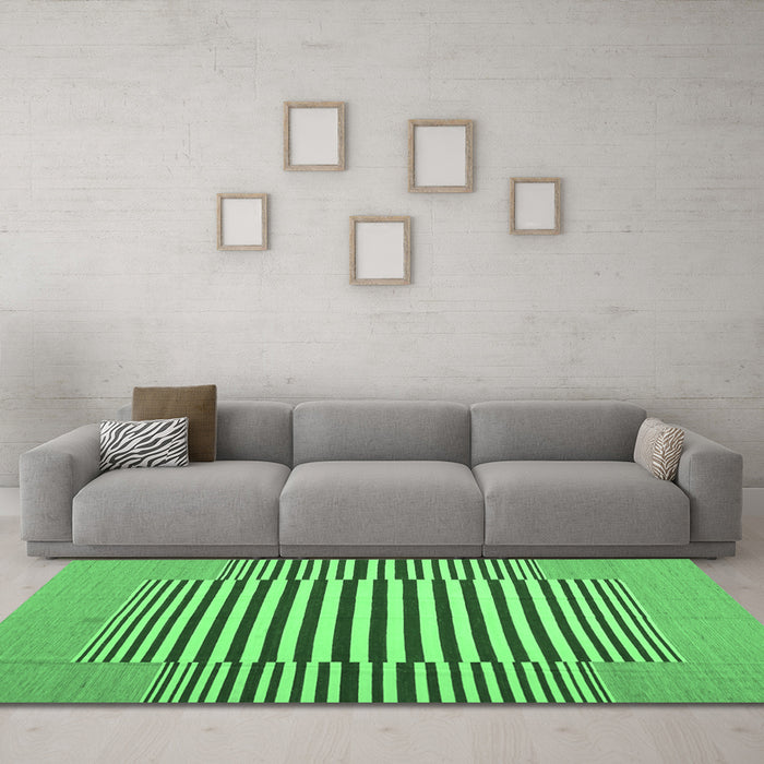 Machine Washable Abstract Emerald Green Contemporary Area Rugs in a Living Room,, wshcon1700emgrn