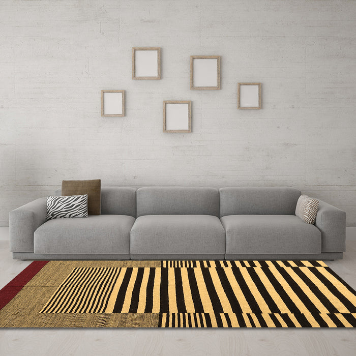 Machine Washable Abstract Brown Contemporary Rug in a Living Room,, wshcon1705brn