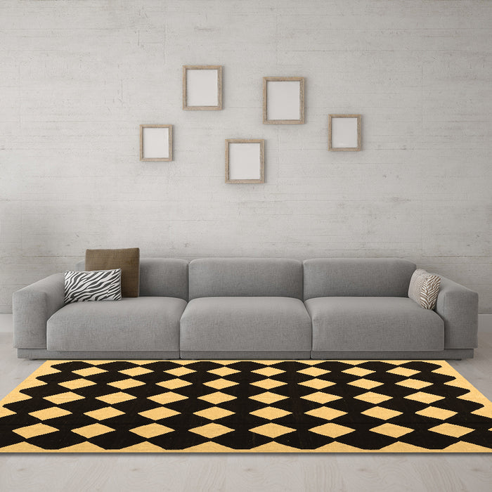 Machine Washable Abstract Brown Contemporary Rug in a Living Room,, wshcon1706brn