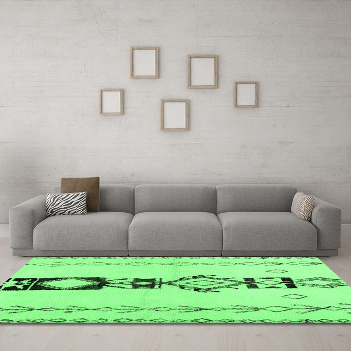Machine Washable Solid Emerald Green Modern Area Rugs in a Living Room,, wshcon1712emgrn