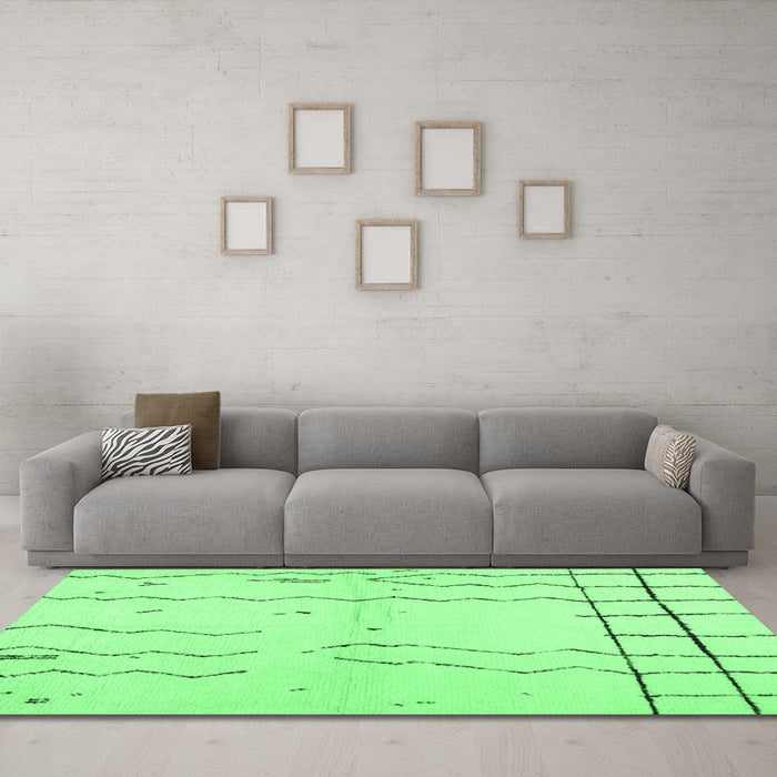 Machine Washable Solid Emerald Green Modern Area Rugs in a Living Room,, wshcon1713emgrn