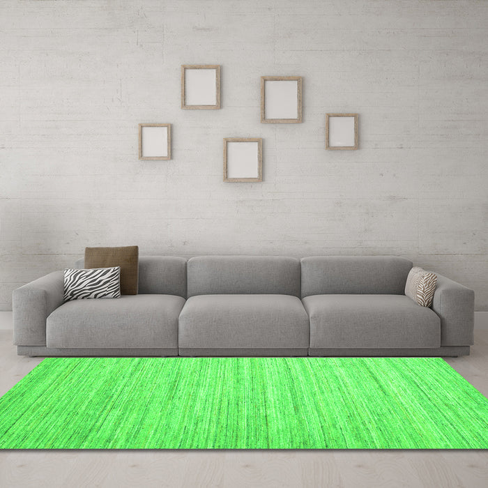 Machine Washable Abstract Green Contemporary Area Rugs in a Living Room,, wshcon1719grn