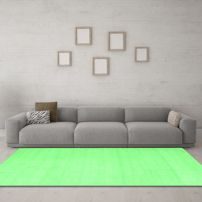 Machine Washable Solid Emerald Green Modern Area Rugs in a Living Room,, wshcon172emgrn