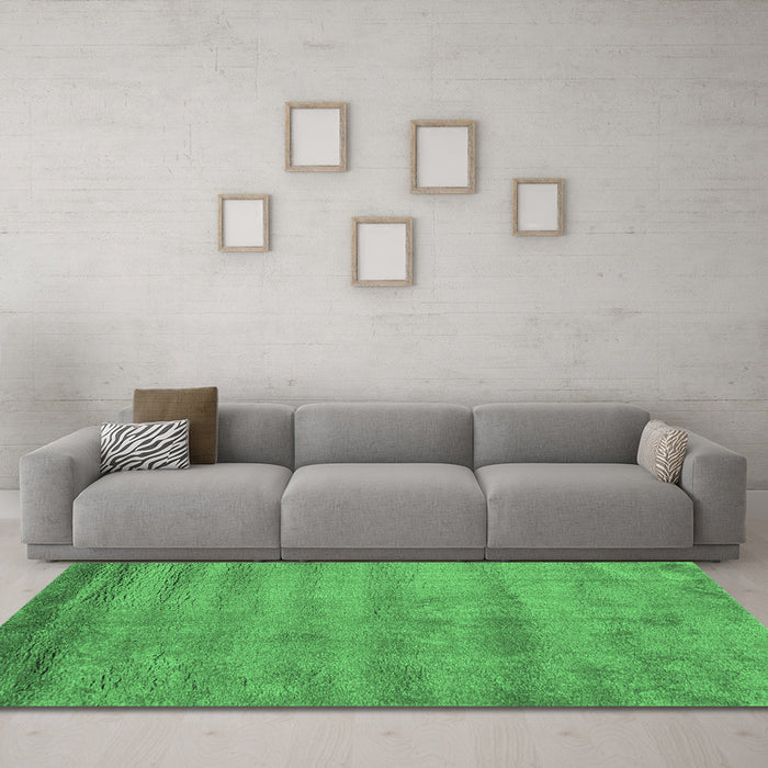 Machine Washable Abstract Emerald Green Contemporary Area Rugs in a Living Room,, wshcon1732emgrn