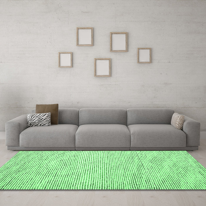Machine Washable Abstract Emerald Green Contemporary Area Rugs in a Living Room,, wshcon1738emgrn