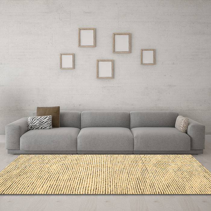 Machine Washable Abstract Brown Contemporary Rug in a Living Room,, wshcon1738brn