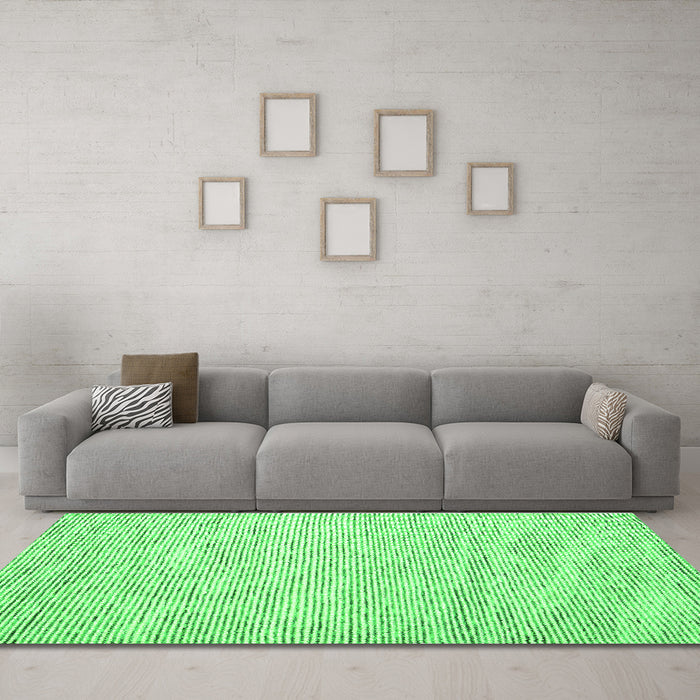 Machine Washable Abstract Green Contemporary Area Rugs in a Living Room,, wshcon1738grn