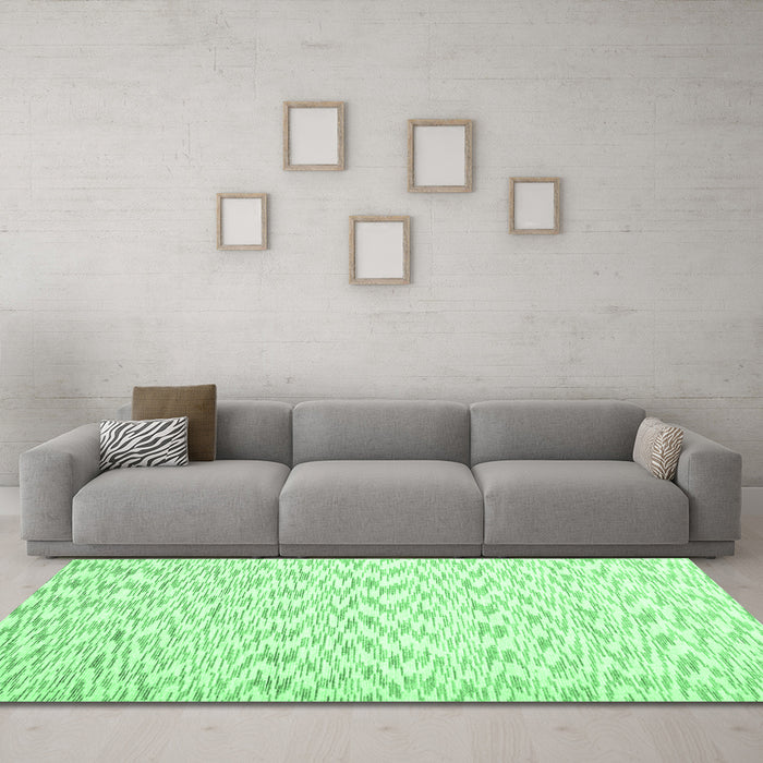 Machine Washable Solid Emerald Green Modern Area Rugs in a Living Room,, wshcon1739emgrn