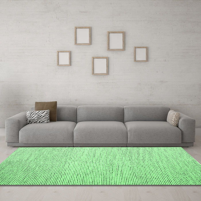 Machine Washable Abstract Emerald Green Contemporary Area Rugs in a Living Room,, wshcon1740emgrn