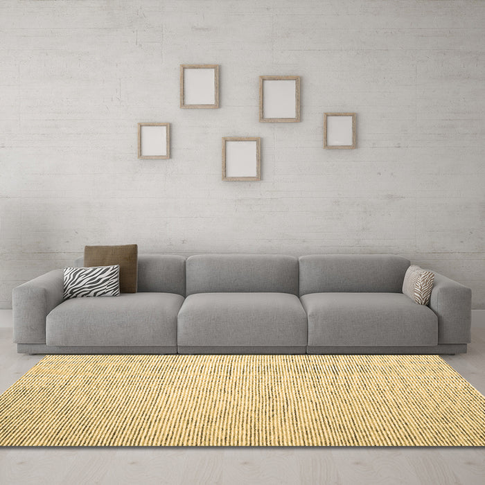 Machine Washable Abstract Brown Contemporary Rug in a Living Room,, wshcon1740brn