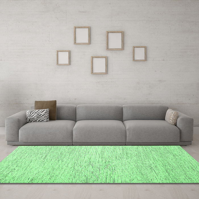 Machine Washable Abstract Emerald Green Contemporary Area Rugs in a Living Room,, wshcon1742emgrn