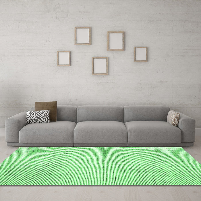 Machine Washable Abstract Emerald Green Contemporary Area Rugs in a Living Room,, wshcon1743emgrn