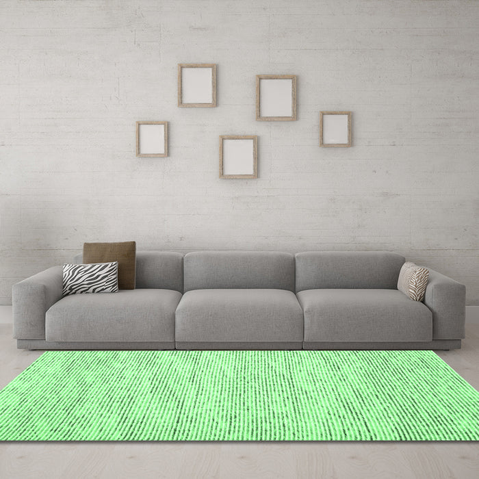 Machine Washable Abstract Emerald Green Contemporary Area Rugs in a Living Room,, wshcon1744emgrn