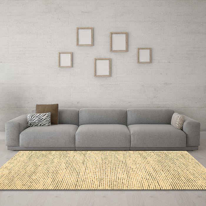 Machine Washable Abstract Brown Contemporary Rug in a Living Room,, wshcon1744brn