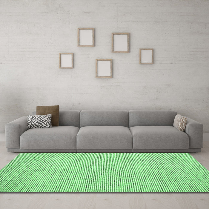 Machine Washable Abstract Emerald Green Contemporary Area Rugs in a Living Room,, wshcon1745emgrn