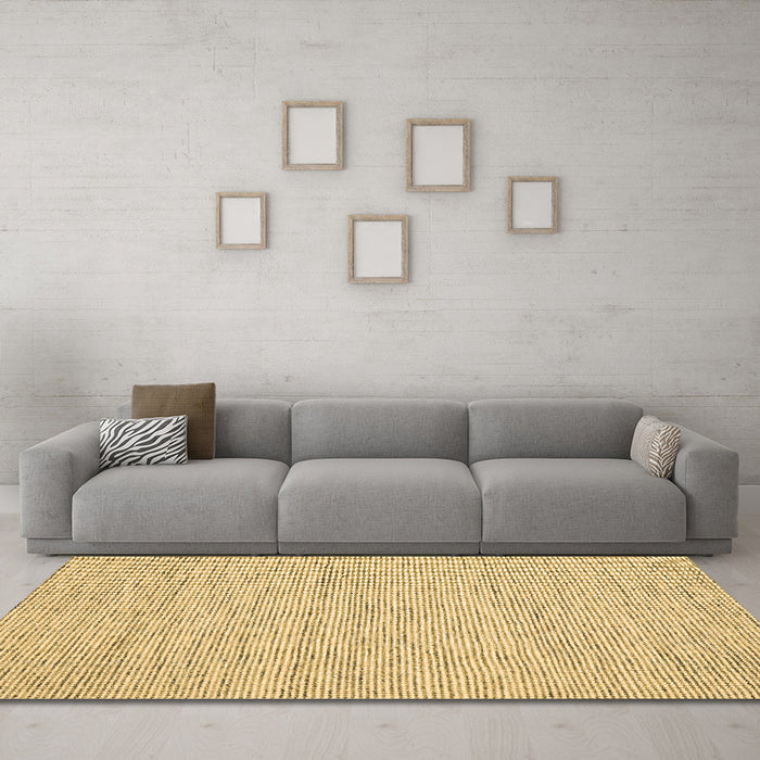 Machine Washable Abstract Brown Contemporary Rug in a Living Room,, wshcon1746brn