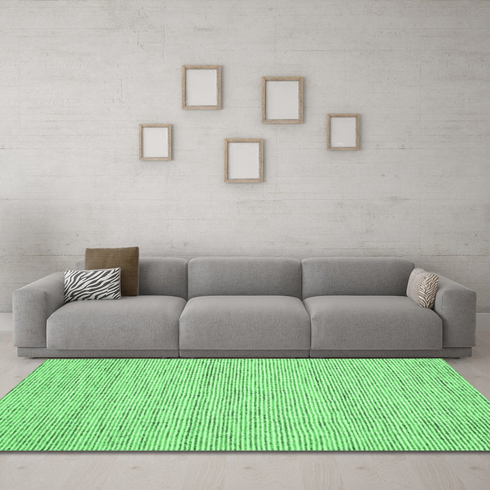 Machine Washable Abstract Emerald Green Contemporary Area Rugs in a Living Room,, wshcon1746emgrn