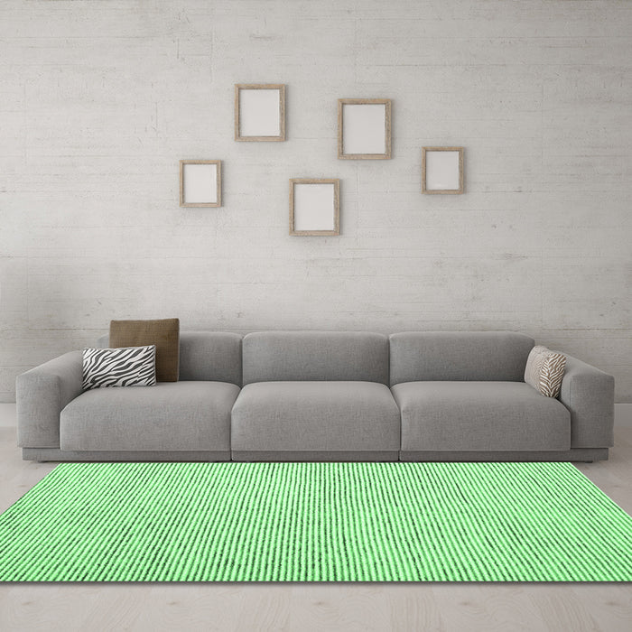 Machine Washable Abstract Emerald Green Contemporary Area Rugs in a Living Room,, wshcon1748emgrn