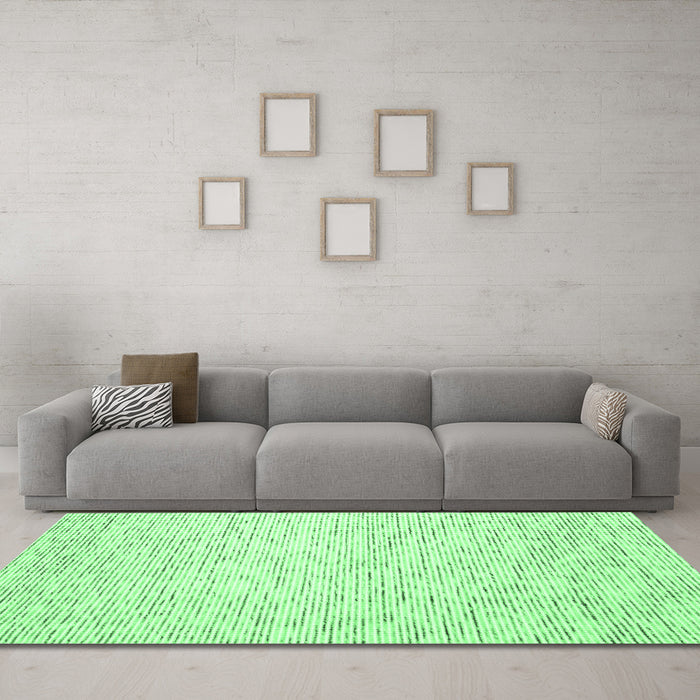 Machine Washable Abstract Emerald Green Contemporary Area Rugs in a Living Room,, wshcon1749emgrn