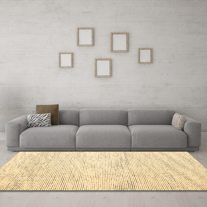 Machine Washable Abstract Brown Contemporary Rug in a Living Room,, wshcon1753brn