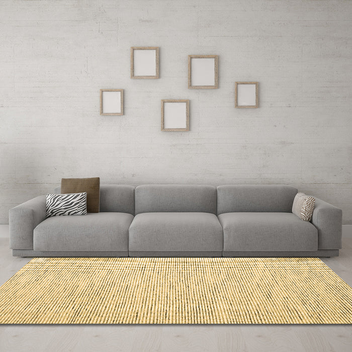 Machine Washable Abstract Brown Contemporary Rug in a Living Room,, wshcon1758brn