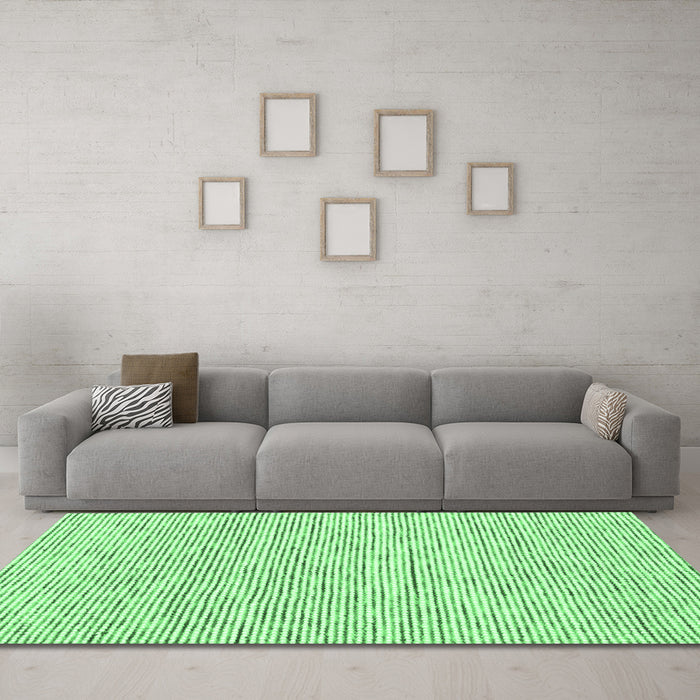 Machine Washable Abstract Emerald Green Contemporary Area Rugs in a Living Room,, wshcon1762emgrn