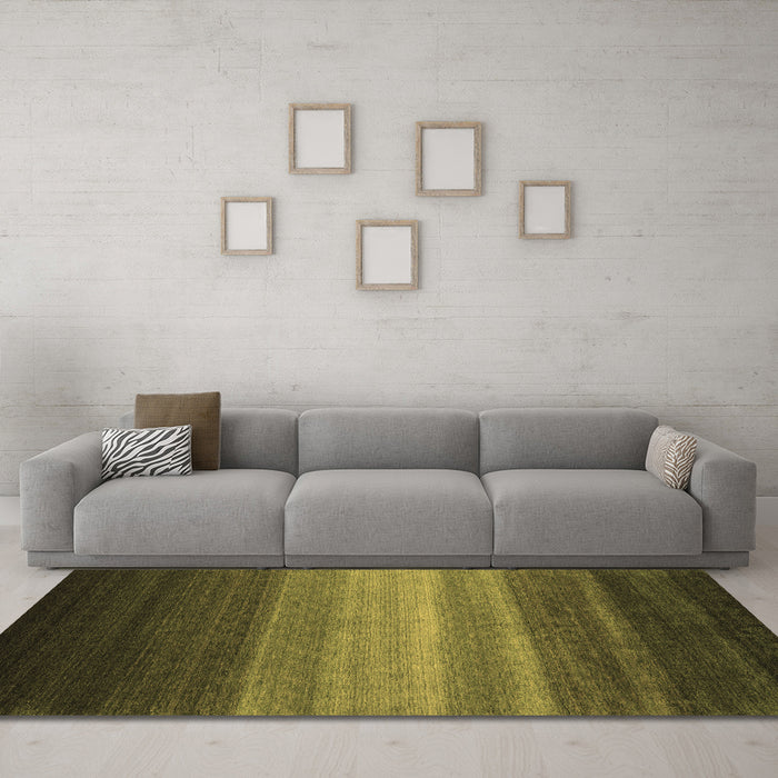 Machine Washable Abstract Brown Contemporary Rug in a Living Room,, wshcon1769brn