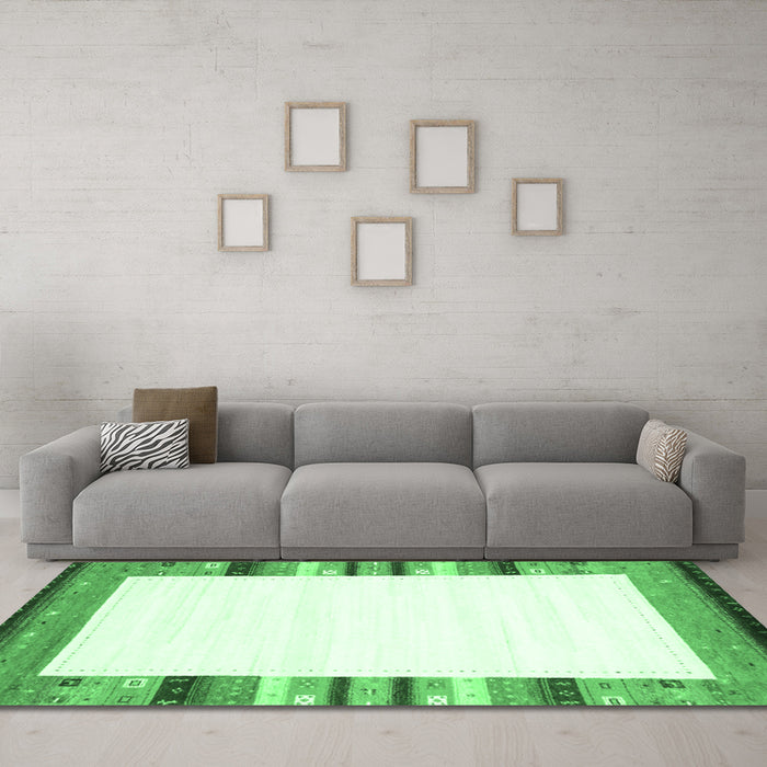 Machine Washable Solid Emerald Green Modern Area Rugs in a Living Room,, wshcon1772emgrn