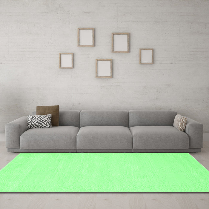Machine Washable Solid Emerald Green Modern Area Rugs in a Living Room,, wshcon178emgrn