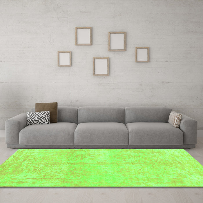 Machine Washable Abstract Green Contemporary Area Rugs in a Living Room,, wshcon1818grn