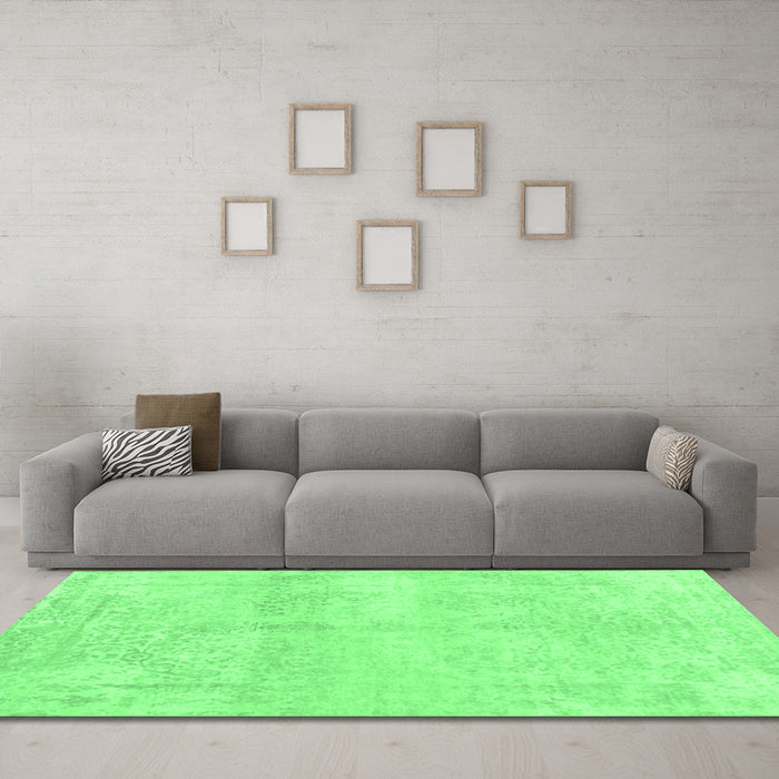 Machine Washable Abstract Emerald Green Contemporary Area Rugs in a Living Room,, wshcon1818emgrn