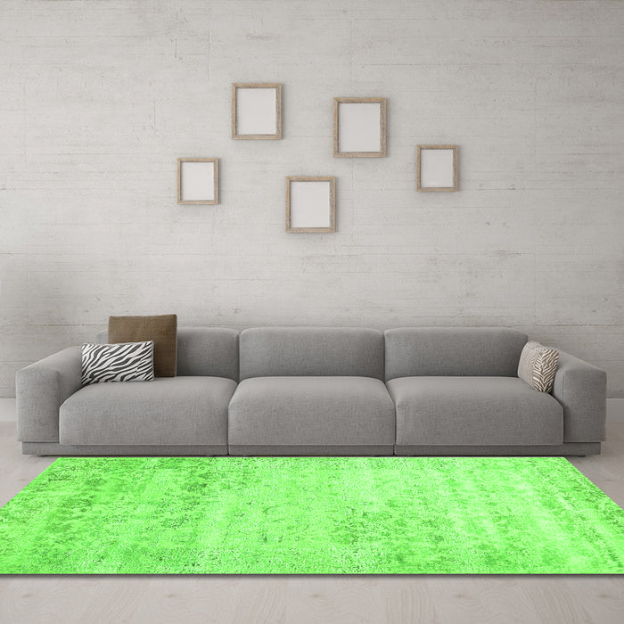 Machine Washable Abstract Green Contemporary Area Rugs in a Living Room,, wshcon1821grn