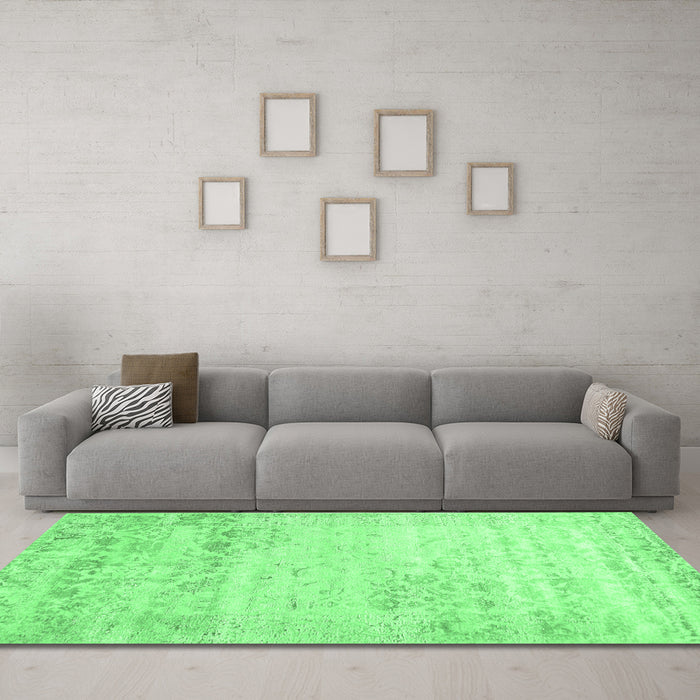 Machine Washable Abstract Emerald Green Contemporary Area Rugs in a Living Room,, wshcon1821emgrn