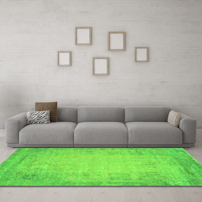 Machine Washable Abstract Green Contemporary Area Rugs in a Living Room,, wshcon1822grn