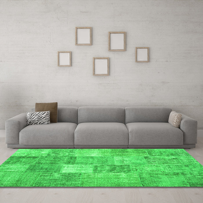 Machine Washable Abstract Green Contemporary Area Rugs in a Living Room,, wshcon1827grn