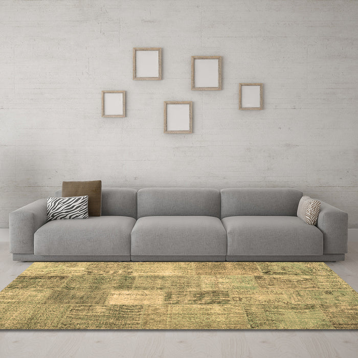 Machine Washable Abstract Brown Contemporary Rug in a Living Room,, wshcon1827brn