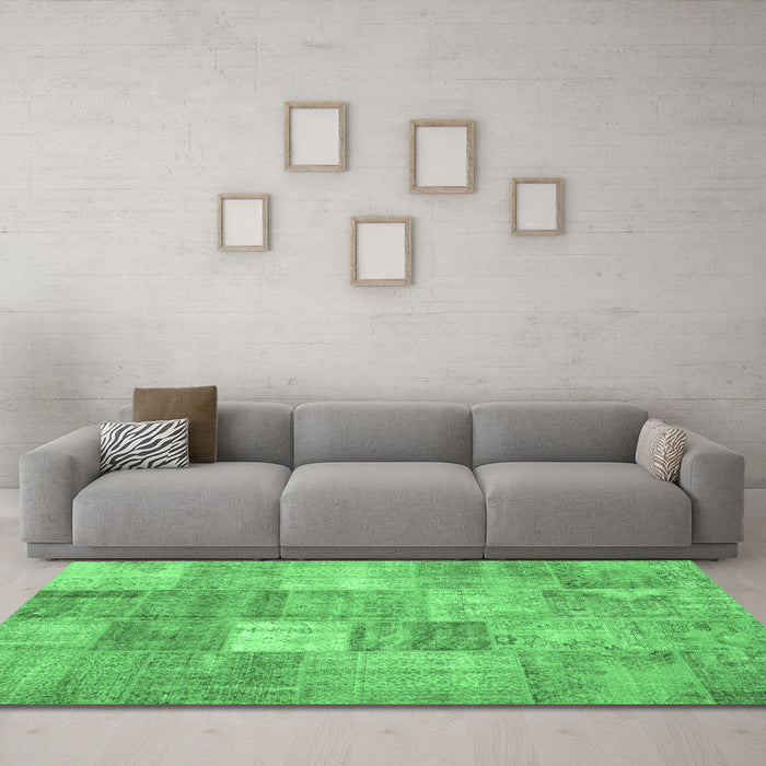 Machine Washable Abstract Emerald Green Contemporary Area Rugs in a Living Room,, wshcon1827emgrn
