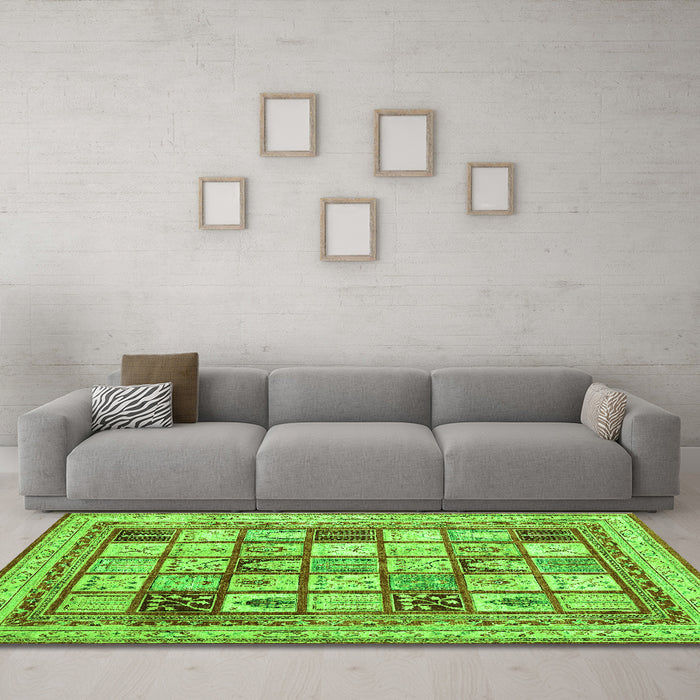 Machine Washable Abstract Green Contemporary Area Rugs in a Living Room,, wshcon1833grn