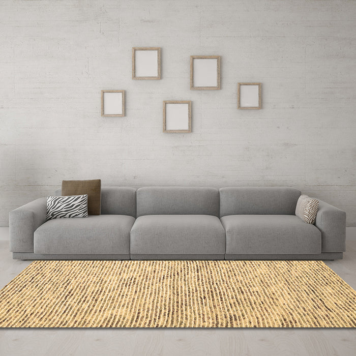Machine Washable Abstract Brown Contemporary Rug in a Living Room,, wshcon1843brn