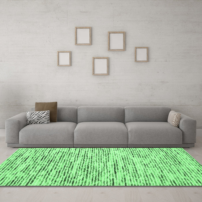 Machine Washable Abstract Emerald Green Contemporary Area Rugs in a Living Room,, wshcon1849emgrn