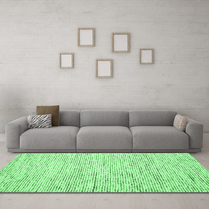 Machine Washable Solid Emerald Green Modern Area Rugs in a Living Room,, wshcon1852emgrn