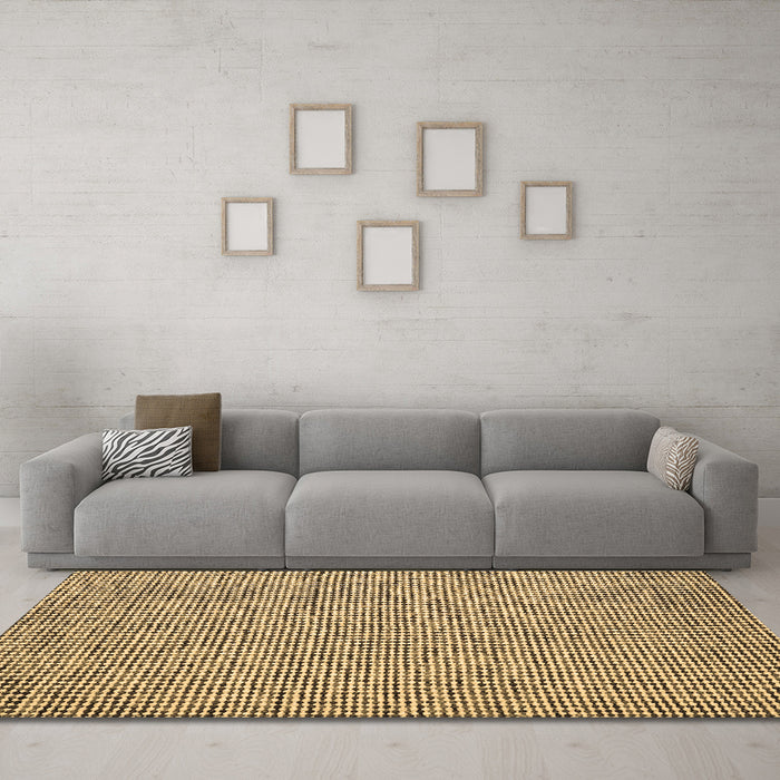 Machine Washable Abstract Brown Contemporary Rug in a Living Room,, wshcon1858brn