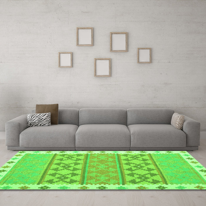 Machine Washable Abstract Green Contemporary Area Rugs in a Living Room,, wshcon1883grn