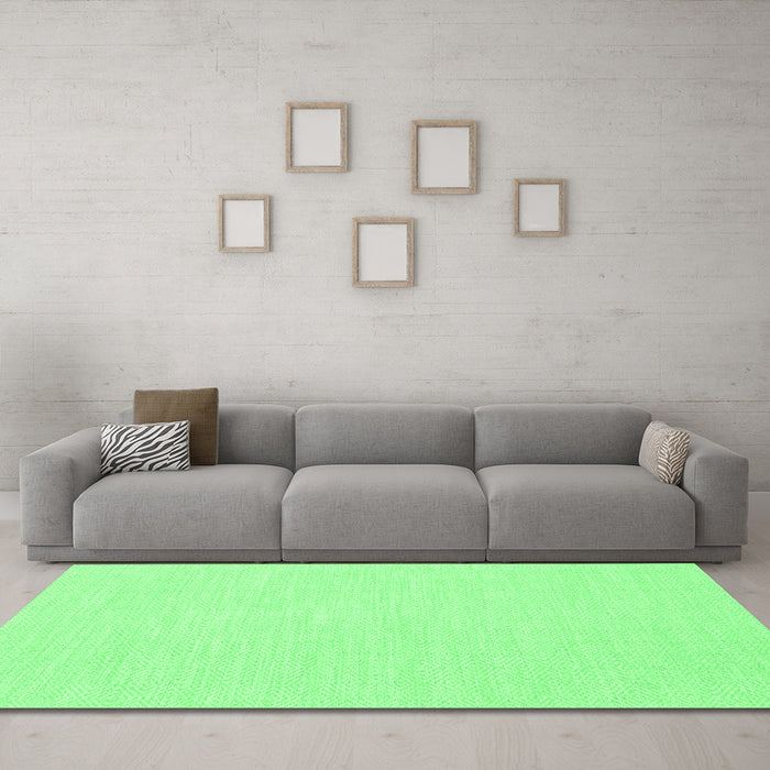 Machine Washable Abstract Emerald Green Contemporary Area Rugs in a Living Room,, wshcon1885emgrn